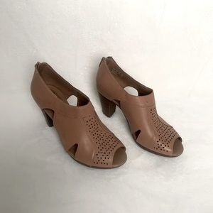 Clarks Zippered Sandal 6